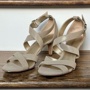 Light Gold Kelly and Katie Evening / Wedding  Low Heels Party Sandals . Sz 8